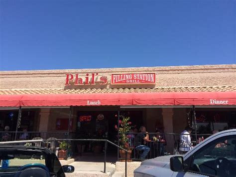 PHIL’S FILLING STATION GRILL .